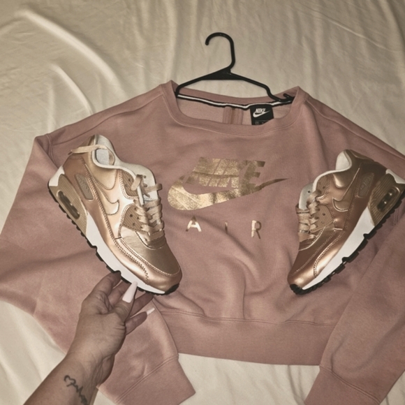 Nike cropped sweatshirt size M and Nike Air max 90 6 youth 8 women both 139 - Picture 1 of 1